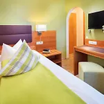Altstadt-hotel Zum Hechten Hotel 3*